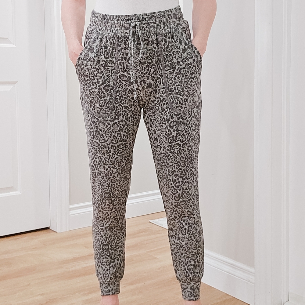 GIBSON Leopard Print Joggers - EXTRA SMALL - NEW WITH TAGS!!
